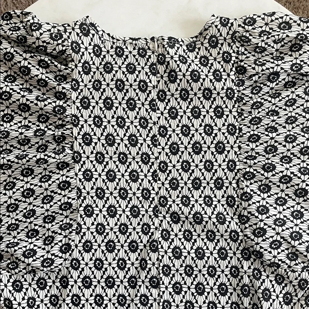 Beulah Top Size ONE Black White Long Puff Sleeve Lace-Like Pattern - Picture 11 of 13